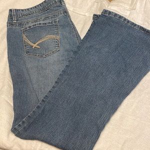 Reign Jean with mini bell bottom style. Stretchy